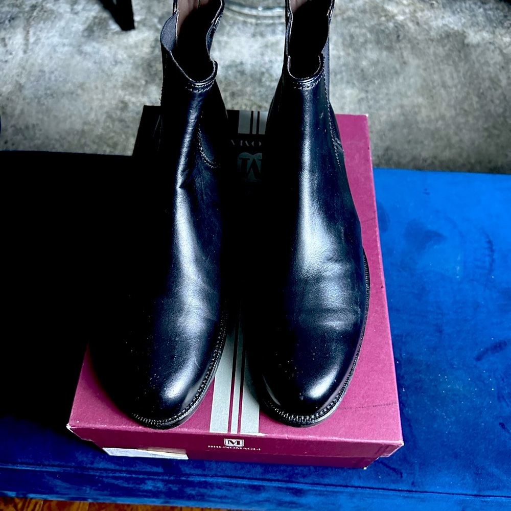 Very soft, Italian leather Chelsea’s x2